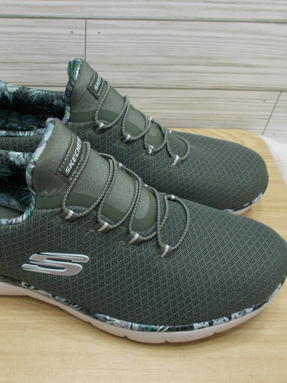 Skechers Slip-On Women's Size 10 Shoes